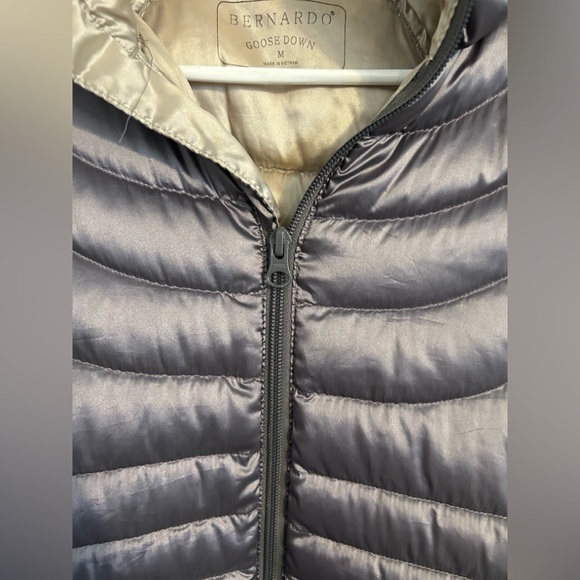 Bernardo Goose Down Puffer Vest in a metallic gray color Med - Picture 6 of 7